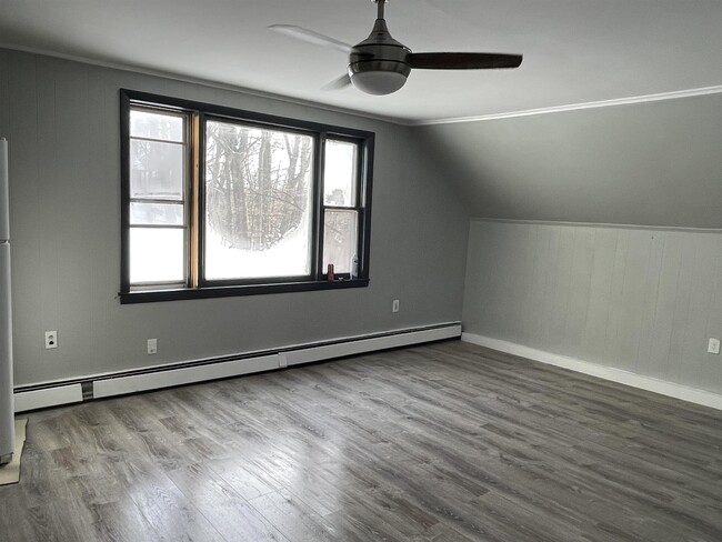 Building Photo - 81 Pine St