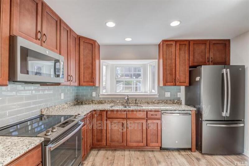 Foto principal - 5730 3 Oaks Dr