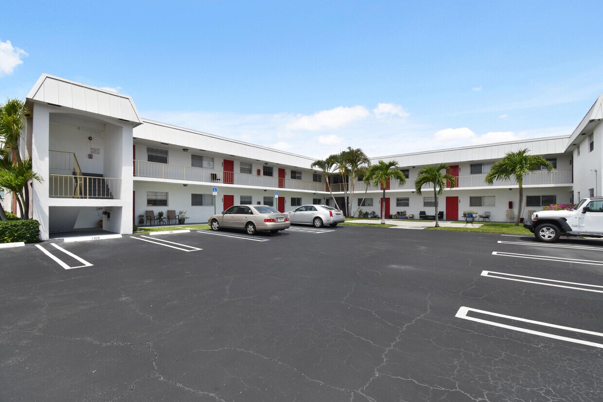 Foto principal - 402 Lake Shore Dr