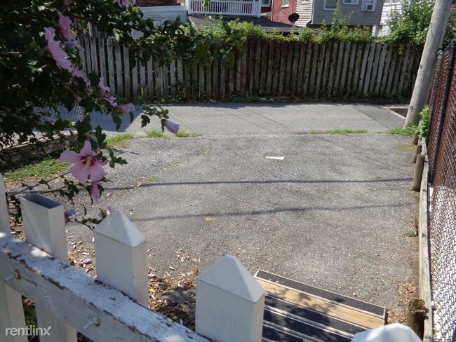 Building Photo - 4 br, 1 bath Townhome - 740 Marietta Ave
