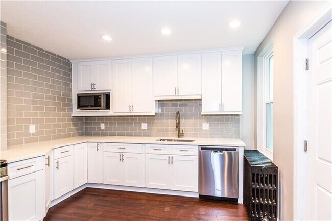 Foto del edificio - Beautiful 2 bed, 2.5 bath luxury home in S...