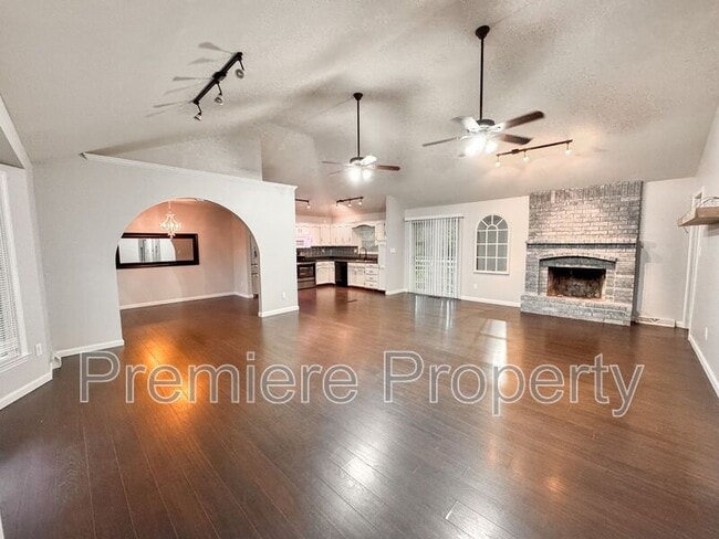 Building Photo - 7012 N Winan Ave