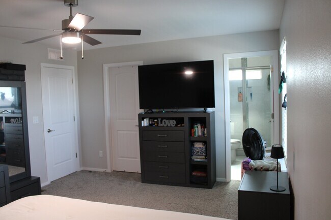 Foto del edificio - 13909 Summer View Ave