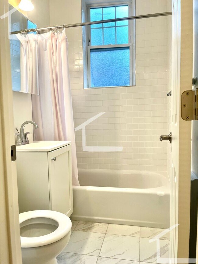 Foto del edificio - Available now - No Broker Fee - Brighton 2...