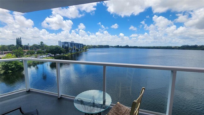 Foto del edificio - 1301 NE Miami Gardens Dr