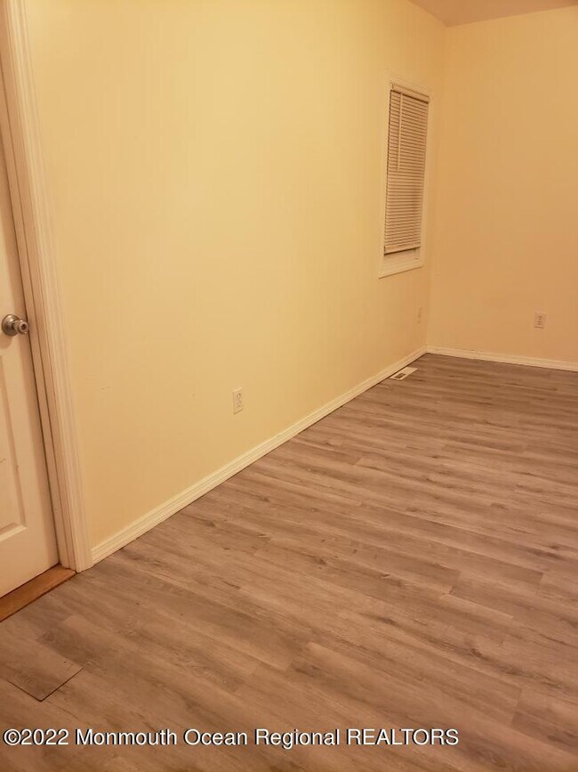 Foto del edificio - 683 Mantoloking Rd