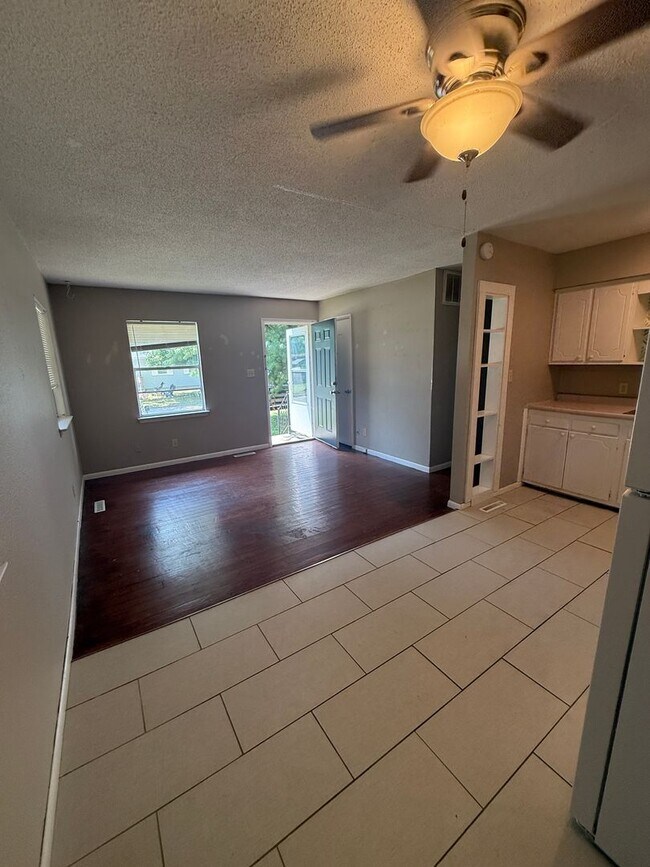 Foto del edificio - 2 bedroom/1 bathroom
