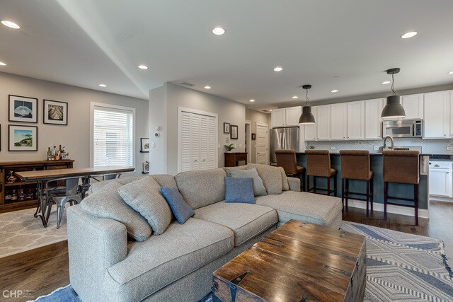 Building Photo - 2458 N Linden Pl
