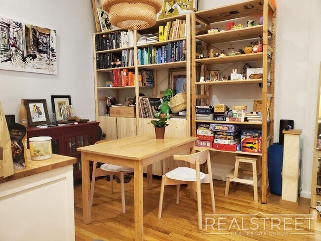 Foto del edificio - Stunning 2BR apartment with Private Terran...