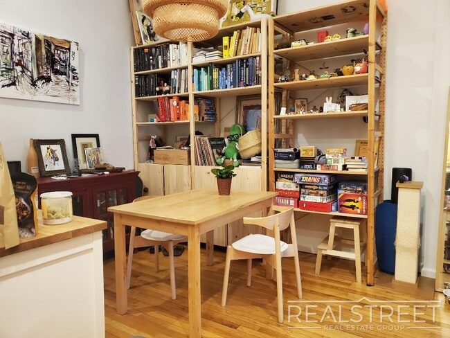 Building Photo - Stunning 2BR apartment with Private Terran...