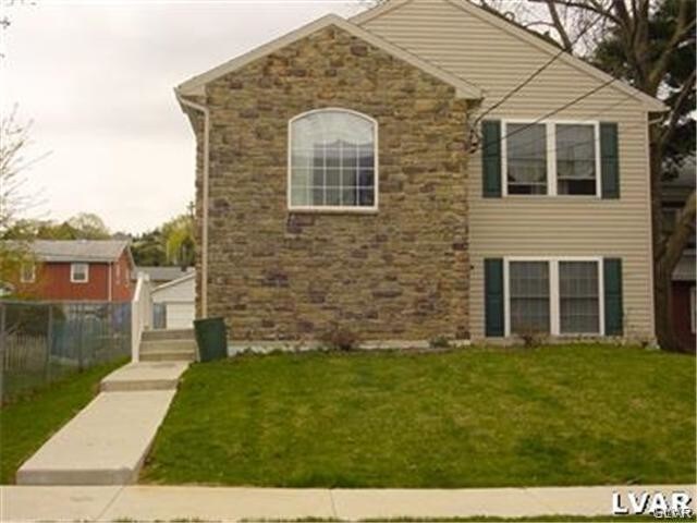 Building Photo - 610 S Fawn St