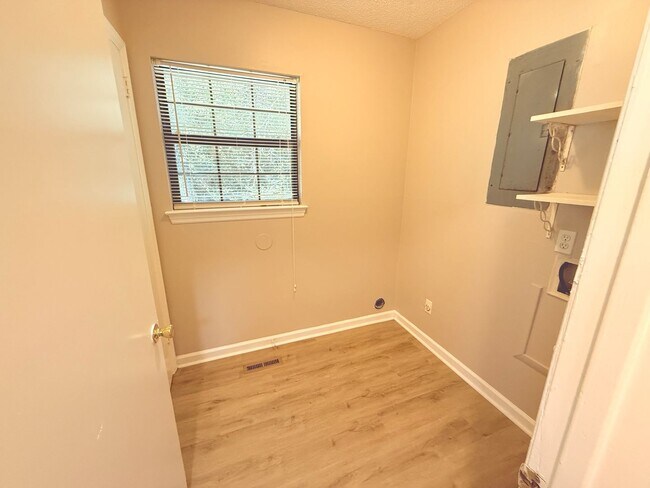 Foto del edificio - 4751 Tessie Ln