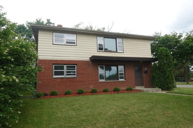 Building Photo - 5973-75 n 83rd st