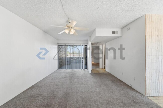 Foto del edificio - 4950 N Miller Rd