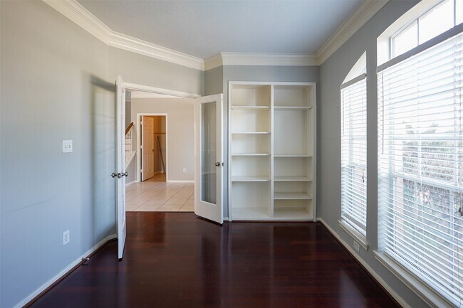 Foto del edificio - 2403 Blue Shadow Dr