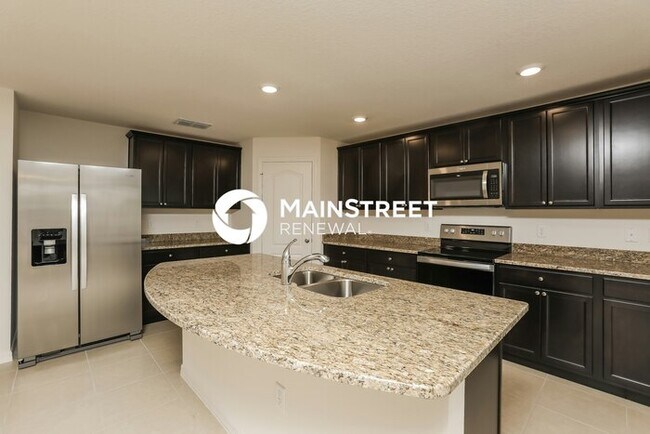 Building Photo - 5 Bedroom Pet-Friendly Home in Leesburg, FL with Main Street Renewal