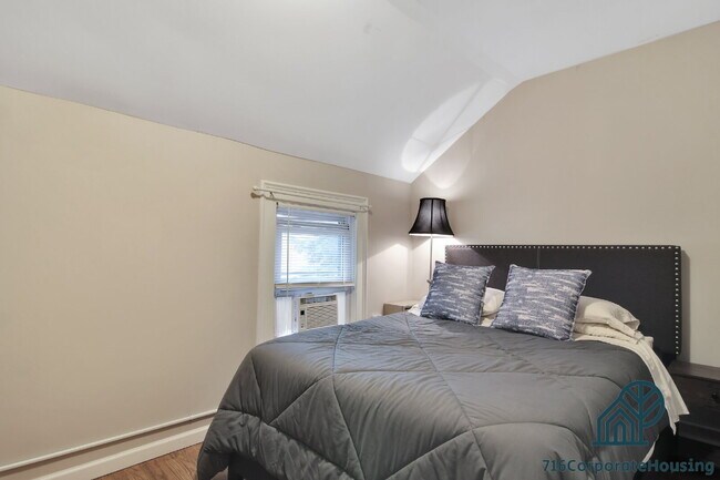 Foto del edificio - Furnished 1-Bedroom Upper Apartment on Prospect Ave
