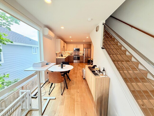 Foto del edificio - First Hill/Cherry Hill Townhome
