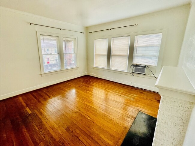 Foto del edificio - 320 W Polk St