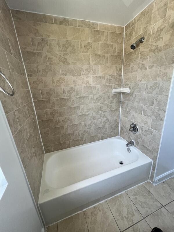 Foto del edificio - 2 bedroom townhome ready for move in