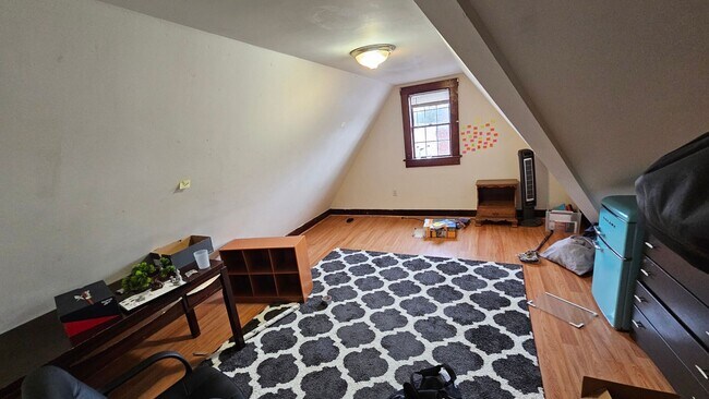 Building Photo - Top-notch and unique BC apartment