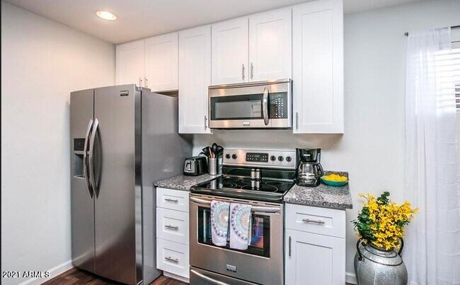 Foto del edificio - 4704 E Paradise Village Pkwy N