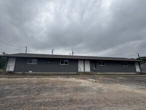 Building Photo - 2810 Cedar Cir