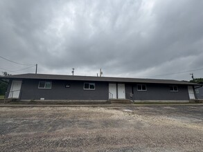 Building Photo - 2810 Cedar Cir