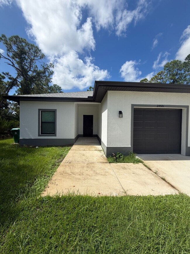 Foto del edificio - 24501 Zephyr Ct