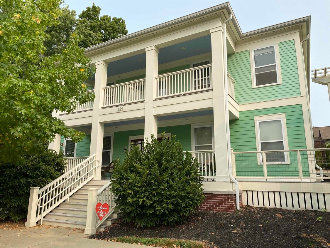 Primary Photo - 421 E Hillside Dr
