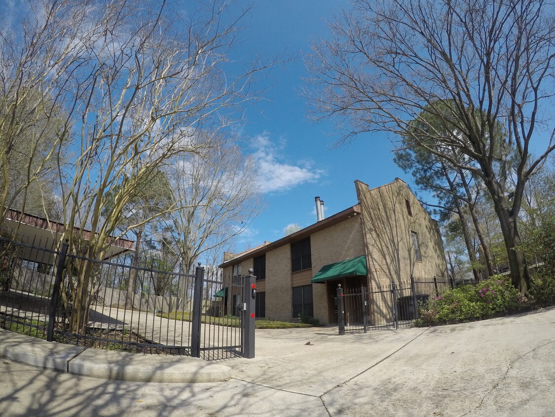Primary Photo - 2605 Toulon Dr