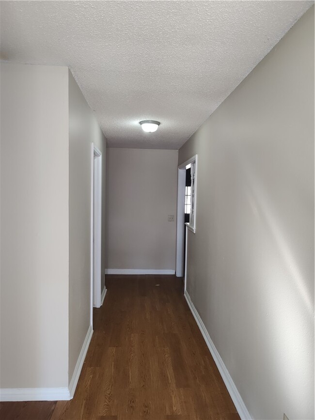 Building Photo - 218 Fox Run Pl