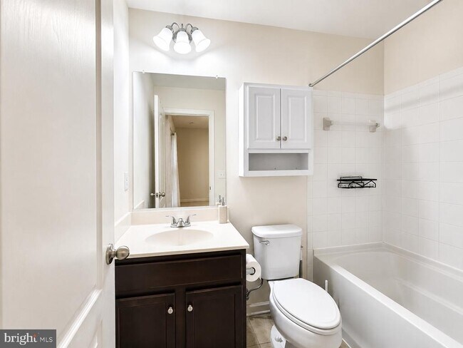 Building Photo - 4811 Hicks Dr