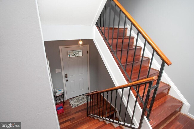 Building Photo - 237 Castleton Terrace
