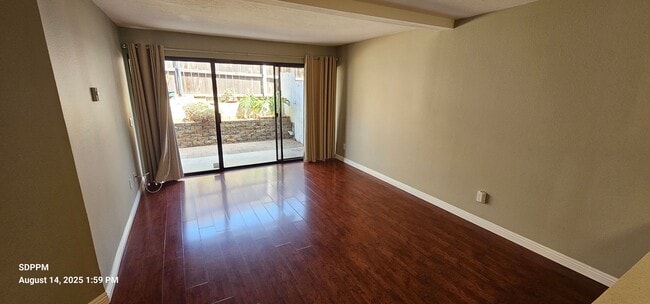 Foto del edificio - LINDA VISTA / SAN DIEGO - West Pines Nice ...