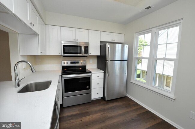 Building Photo - 4208 Adelaide Dr