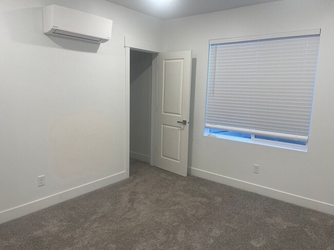 Building Photo - Lindon House