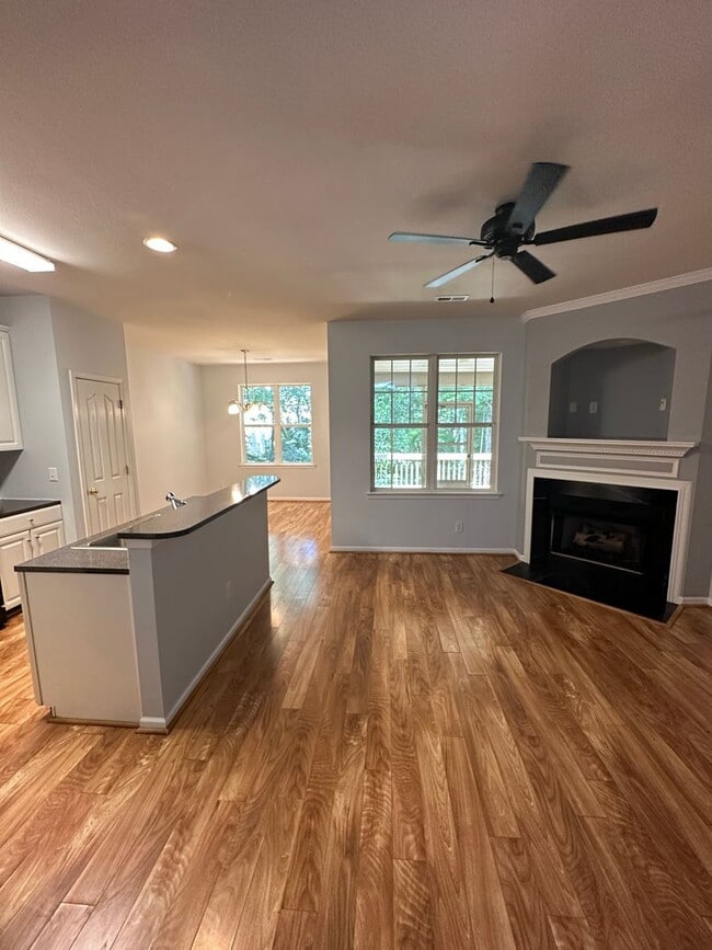 Building Photo - Cute 2BR/2.5BA in Ballantyne