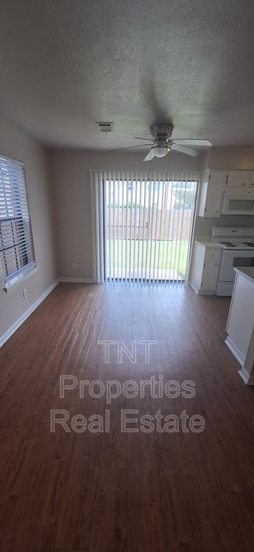 Foto del edificio - 2805 Sprucewood St