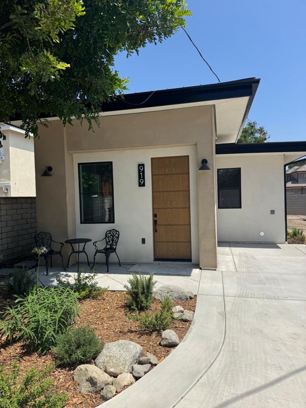 Building Photo - 919 Wildrose Ave