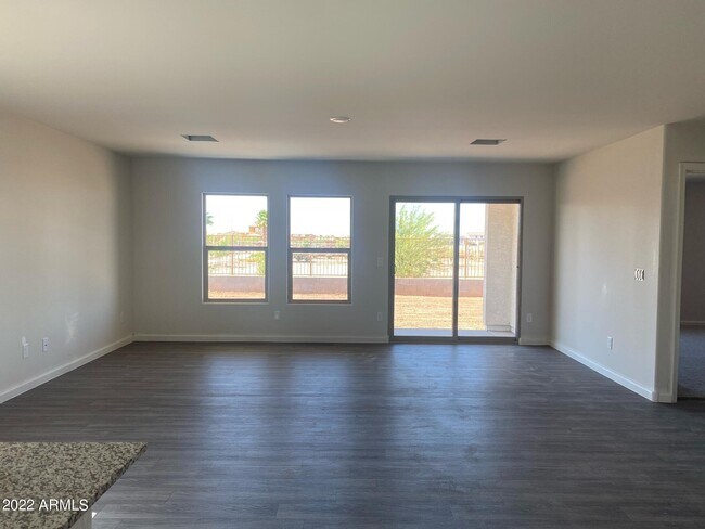 Foto del edificio - 793 Silvercreek Ln