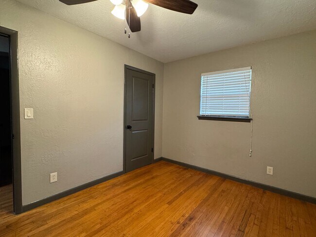 Foto del edificio - 421 NW 57th St