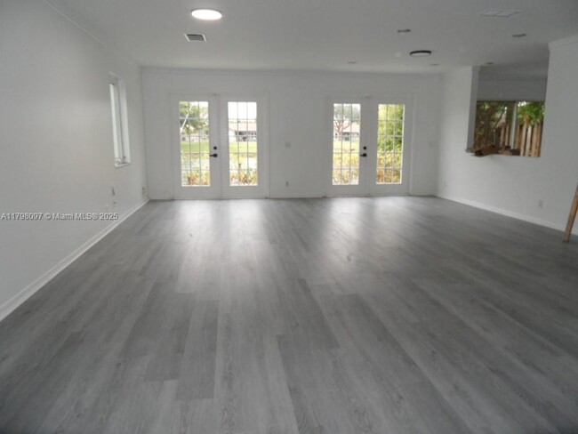 Building Photo - 1845 Vista Way