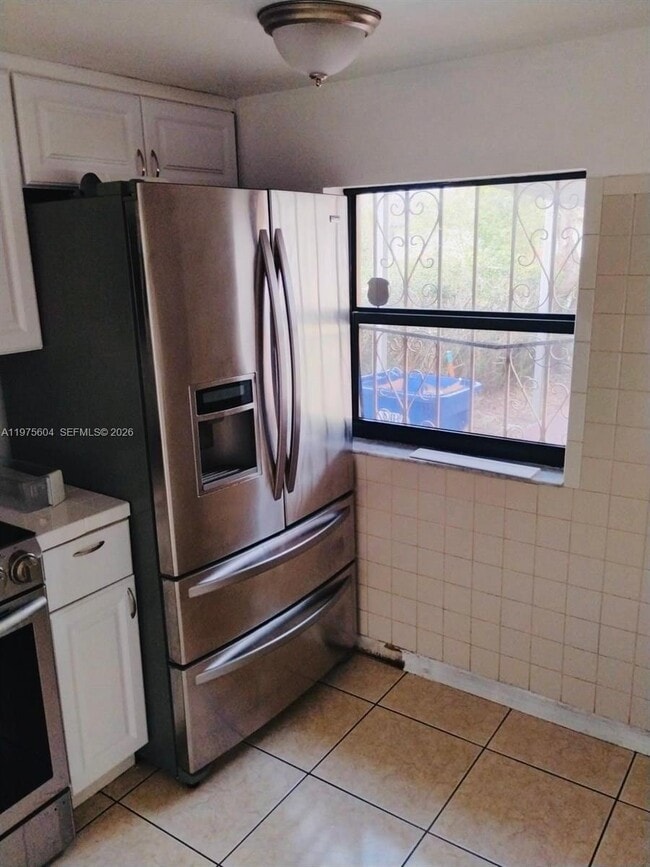 Building Photo - 1590 NE 161st St