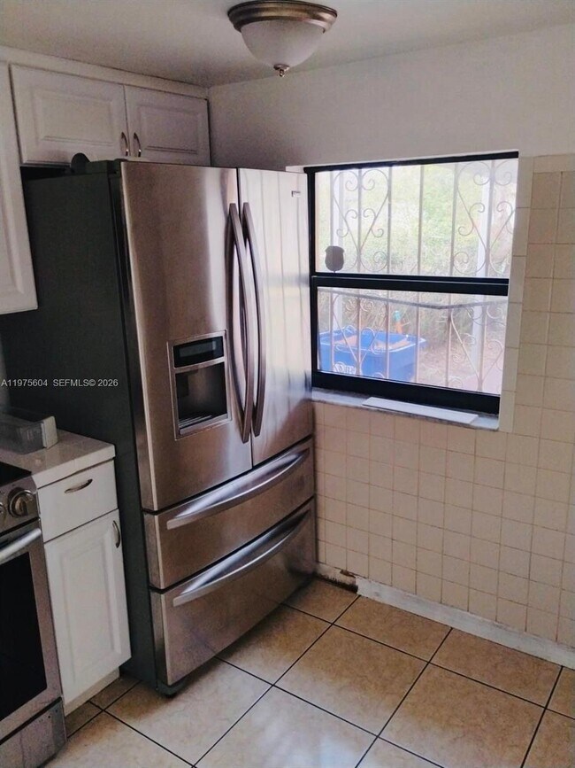 Foto del edificio - 1590 NE 161st St