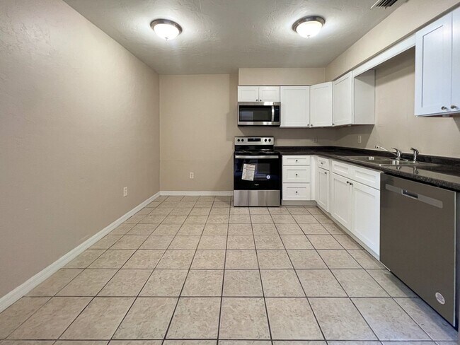 Building Photo - 2288 - Holly Heights