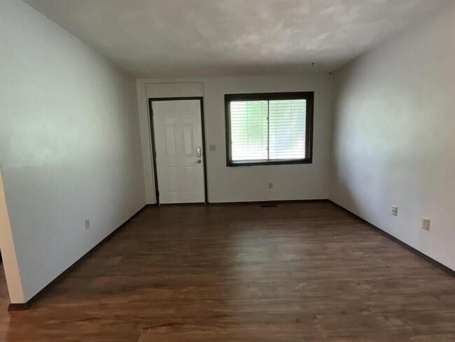 Building Photo - 812 Nowland Ct