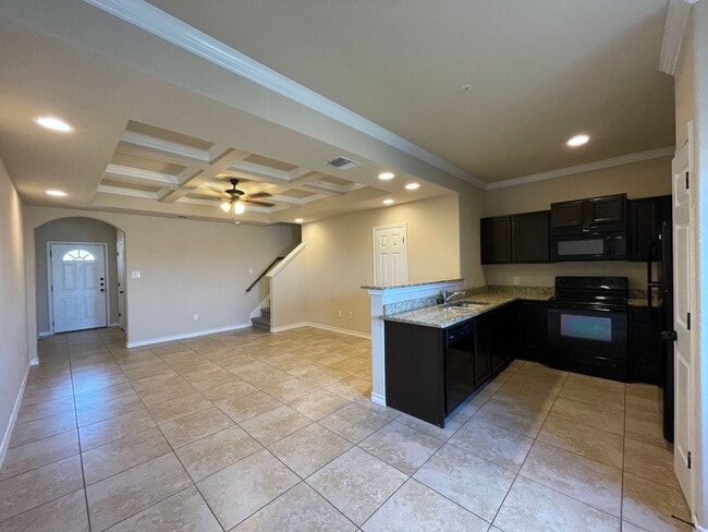 Building Photo - Town home for rent