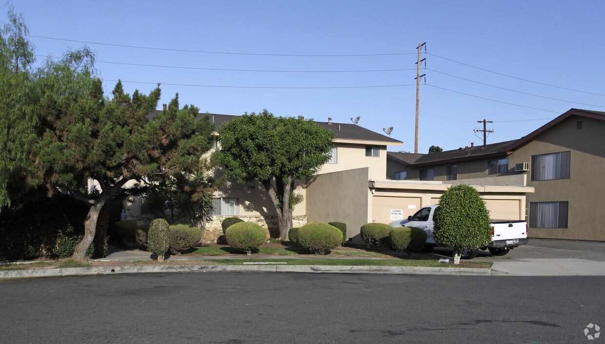 Primary Photo - 511 La Cadena Way