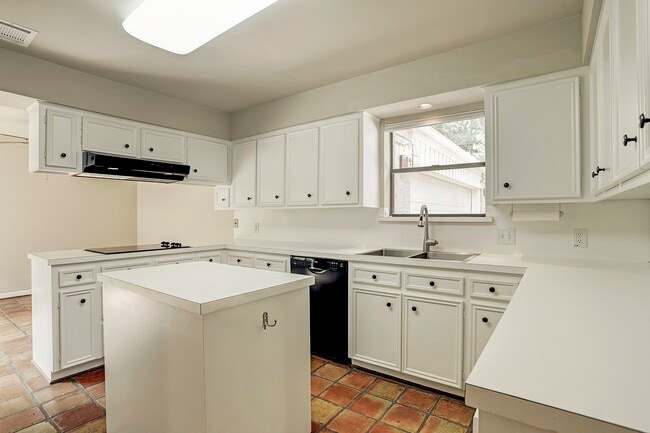 Building Photo - 15614 Whitewater Ln